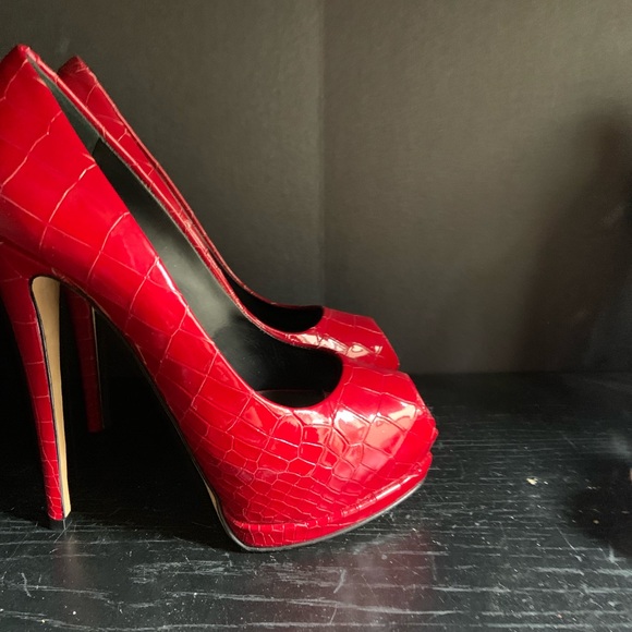 Heels - Picture 2 of 3